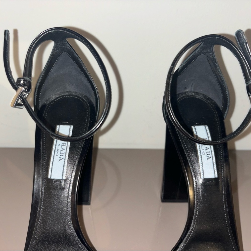 Authentic Prada Open-Sided Leather Pump, Round To… - image 6